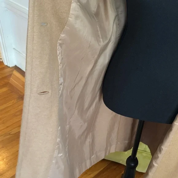 Elegant Tan Camel Hair Coat - Picture 12 of 13